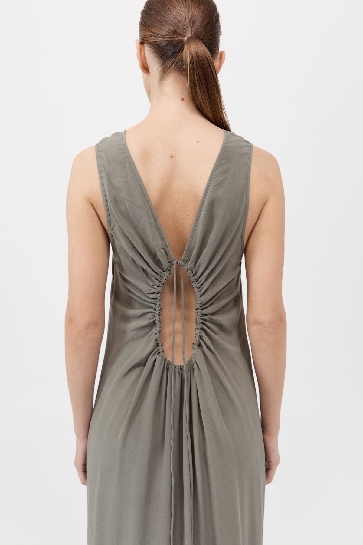 Drawstring Silk Dress 背面設計真絲洋裝 - 橄欖色