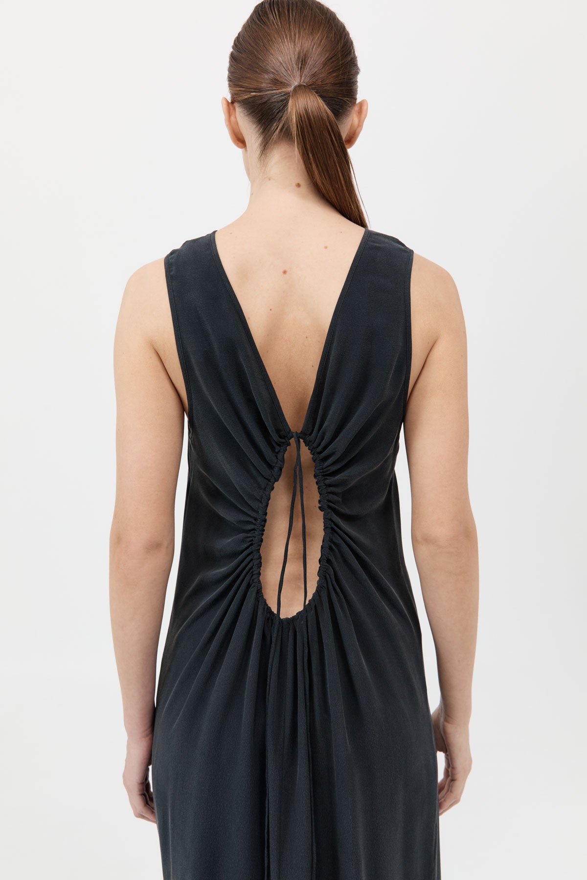 Drawstring Silk Dress 背面設計真絲洋裝 - 黑色