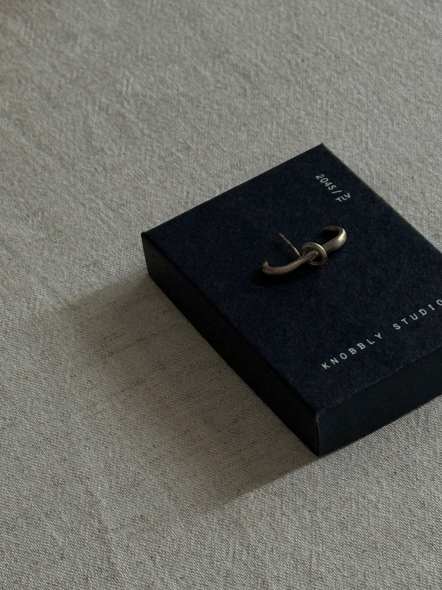 KNOBBLY STUDIO 02