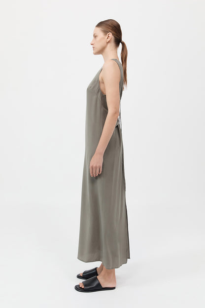 Drawstring Silk Dress 背面設計真絲洋裝 - 橄欖色