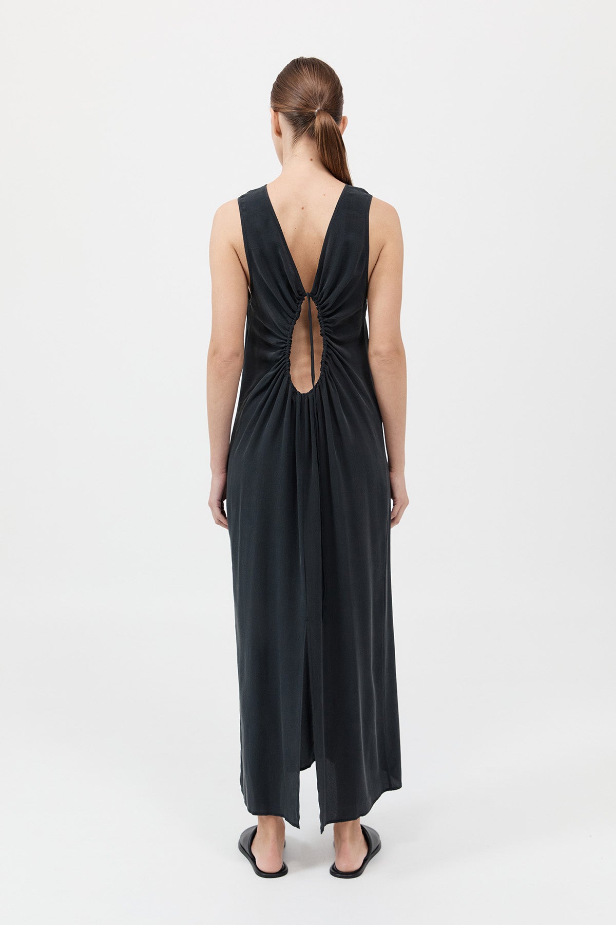 Drawstring Silk Dress 背面設計真絲洋裝 - 黑色