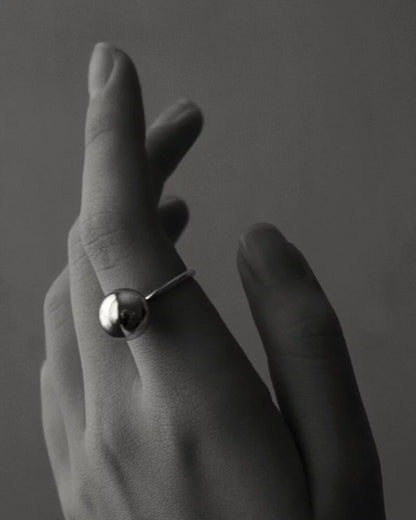 ANAIS BALL RING (銀）