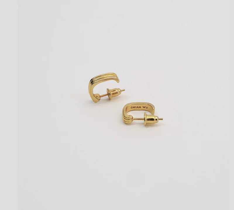 L Earrings (Gold)