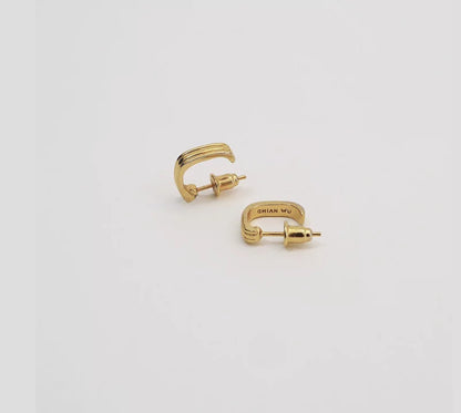 L Earrings (Gold)