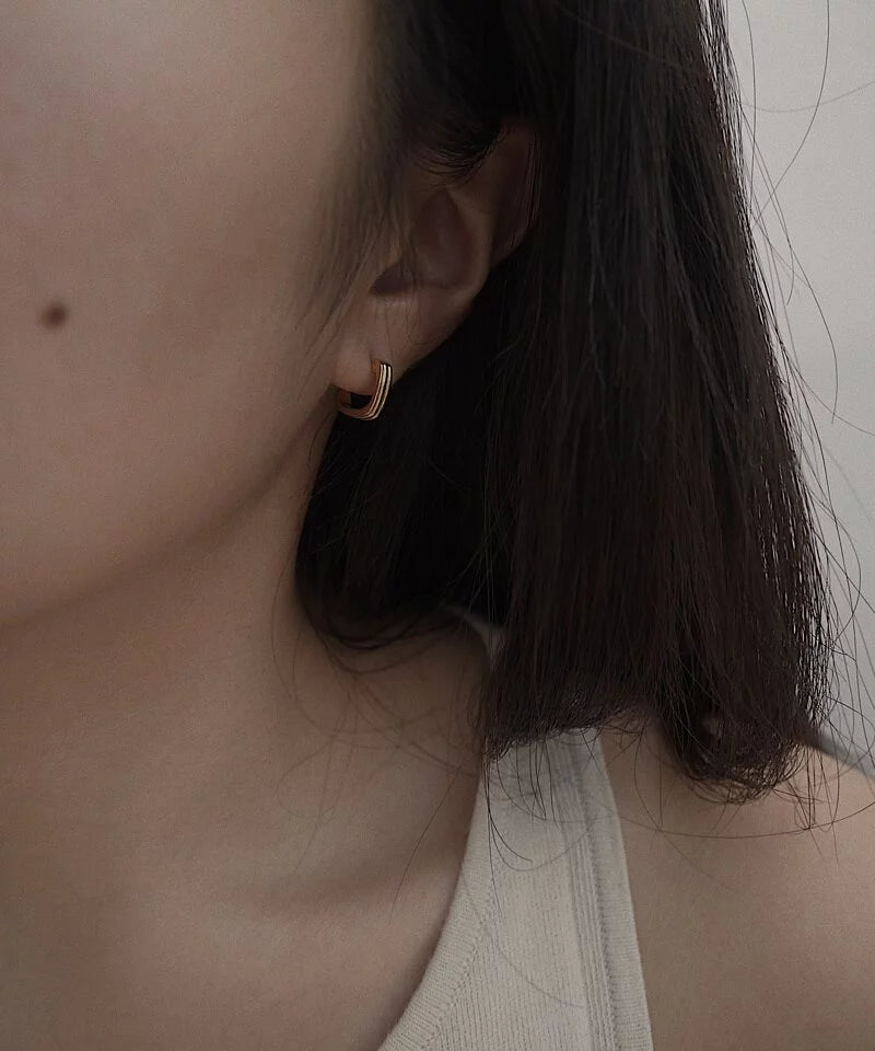 L Earrings (Gold)