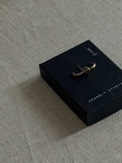 KNOBBLY STUDIO 02